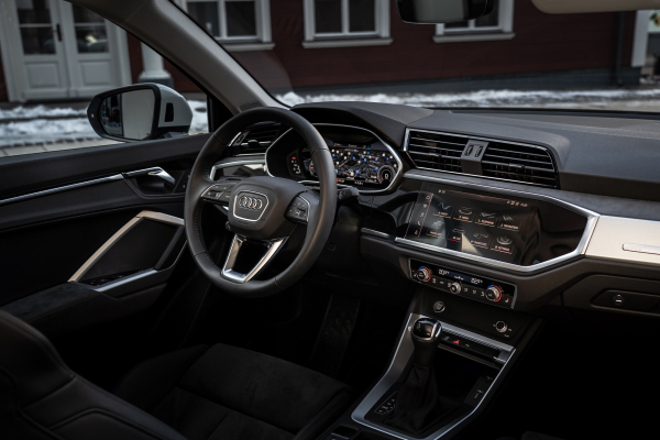 Komfortas ir praktiškumas viename: į Lietuvą atkeliavo naujasis „Audi Q3“