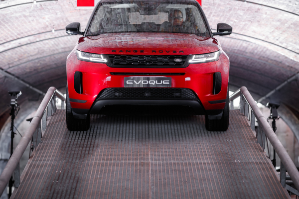 „Range Rover Evoque“ išankstinė premjera Vilniuje: pirmoji pažintis su stiliaus ir technologijų pažiba