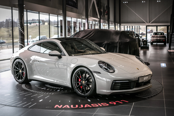 Ženevoje spindėjęs naujasis „Porsche 911“ – jau ir Vilniuje