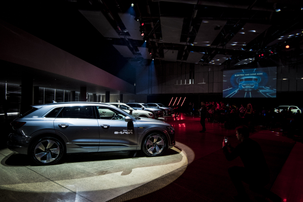 „Audi e-tron“ pristatytas augančiai Lietuvos elektromobilių rinkai